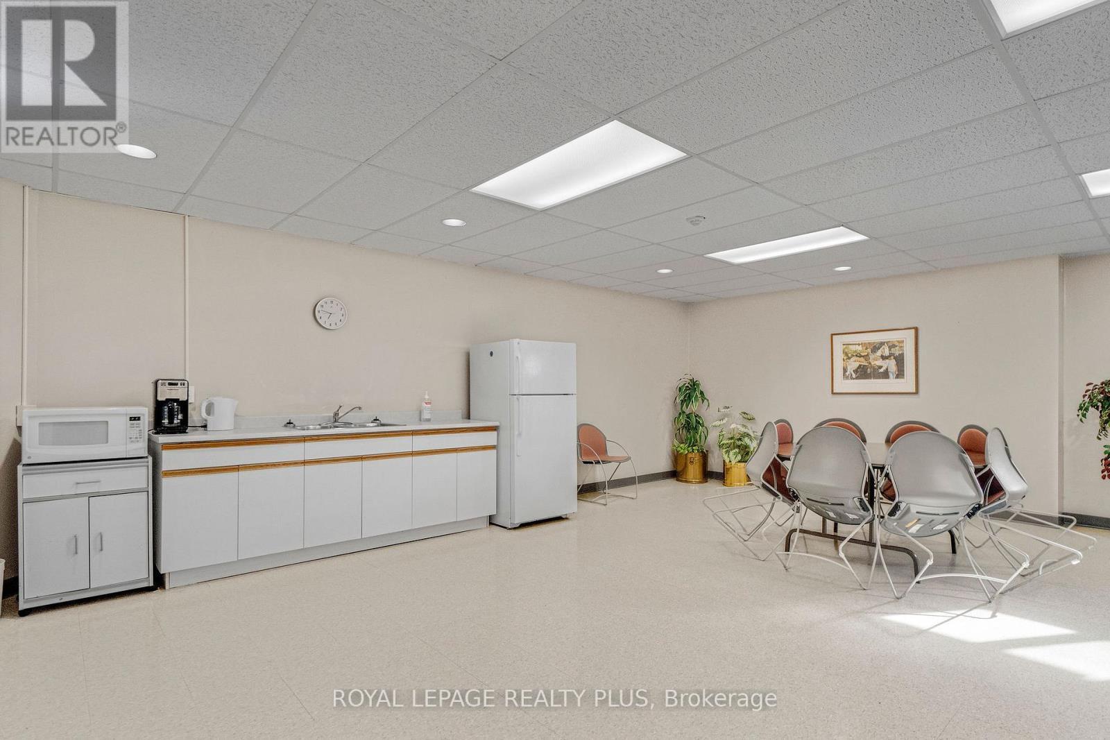 603 - 8 Christopher Court, Guelph, ON - Indoor Photo Showing Other Room