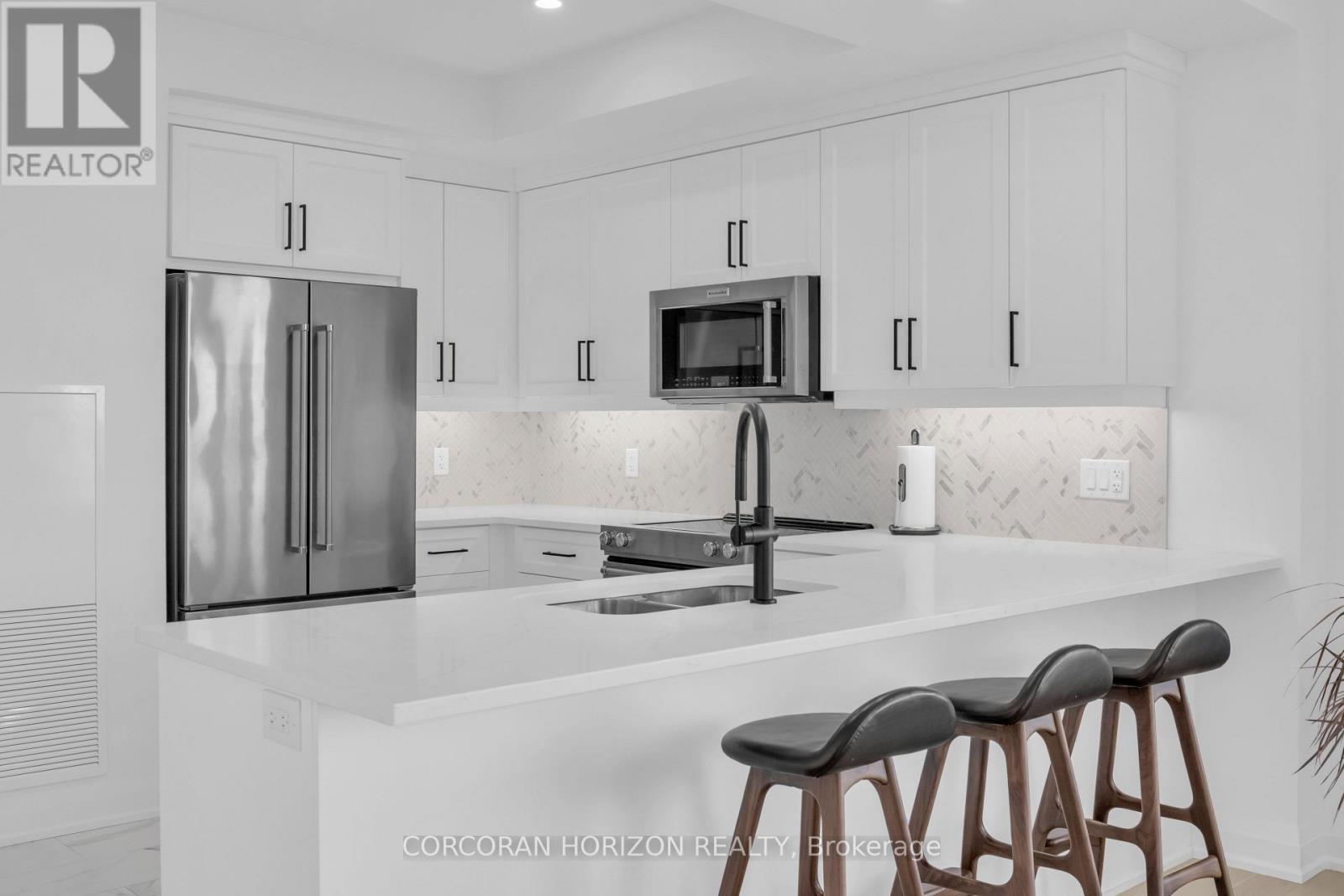 1105 - 71 Wyndham Street S, Guelph, ON - Indoor Photo Showing Kitchen With Stainless Steel Kitchen With Double Sink With Upgraded Kitchen