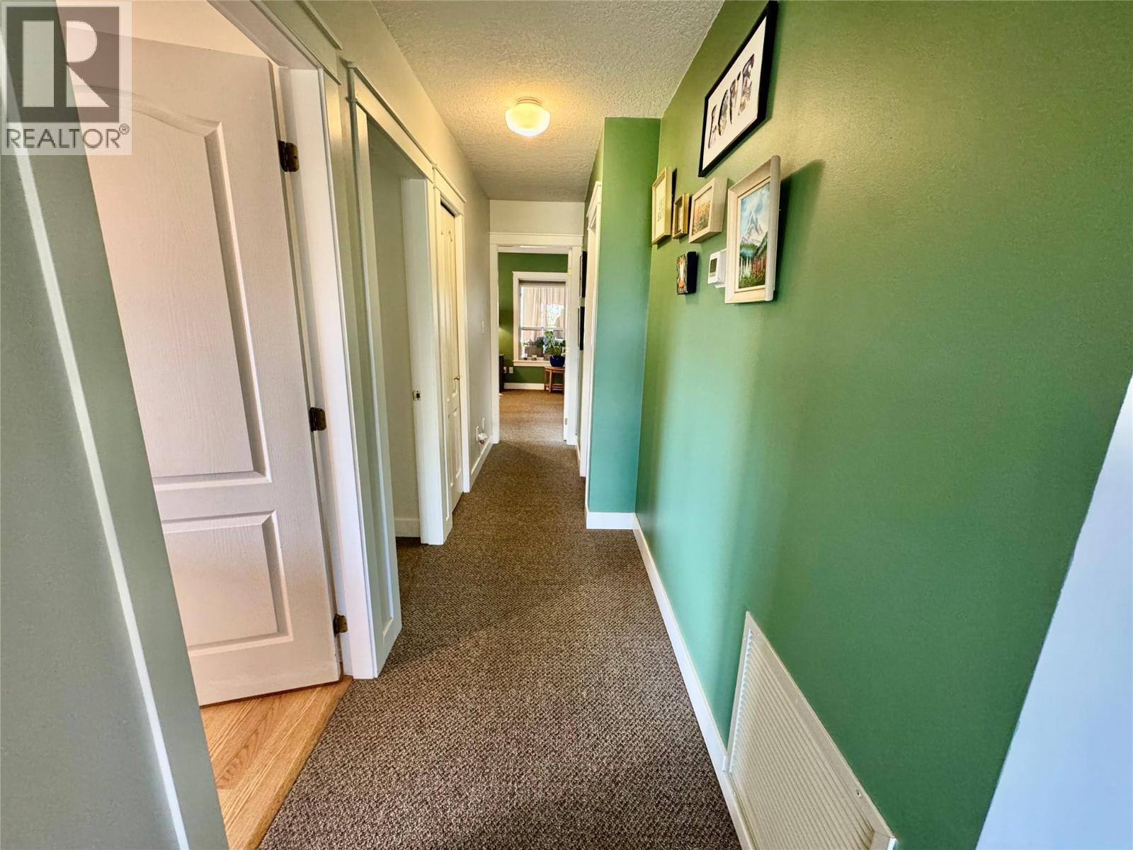Hallway to bedrooms - 3929 22 Avenue Unit# 309, Vernon, BC - Indoor Photo Showing Other Room