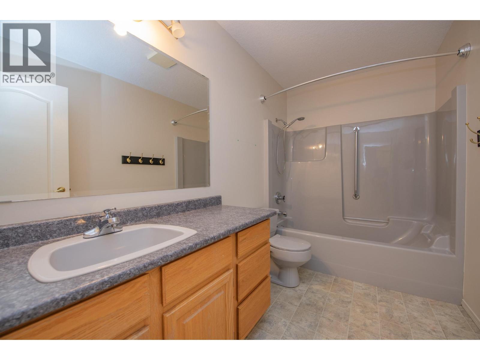 Main Bathroom, 4 piece - 3929 22 Avenue Unit# 309, Vernon, BC - Indoor Photo Showing Bathroom