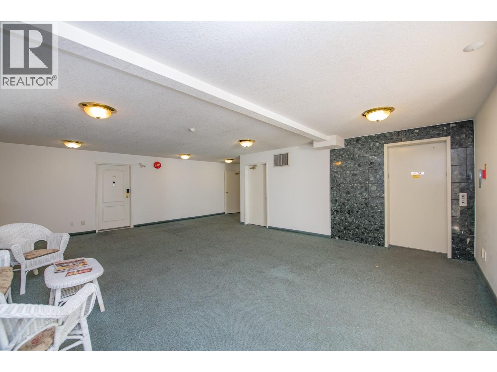 Elevator and main lobby - 3929 22 Avenue Unit# 309, Vernon, BC - Indoor