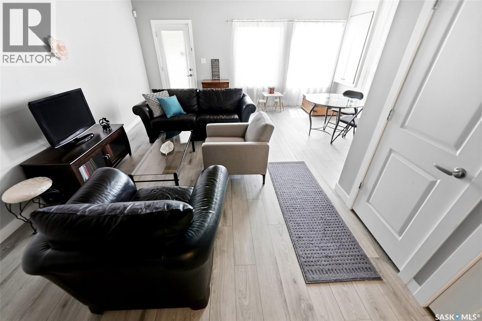 8849 Kestral Drive, Regina, SK - Indoor Photo Showing Living Room