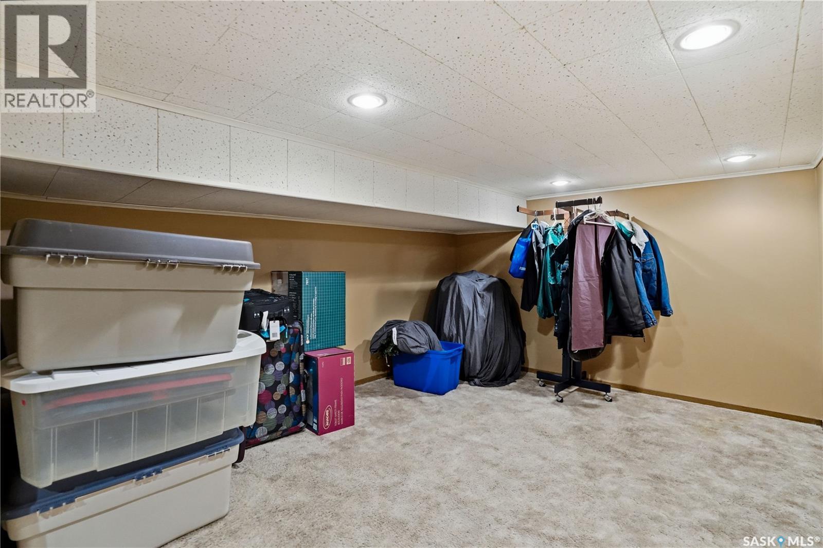 2835 More Crescent E, Regina, SK - Indoor Photo Showing Other Room