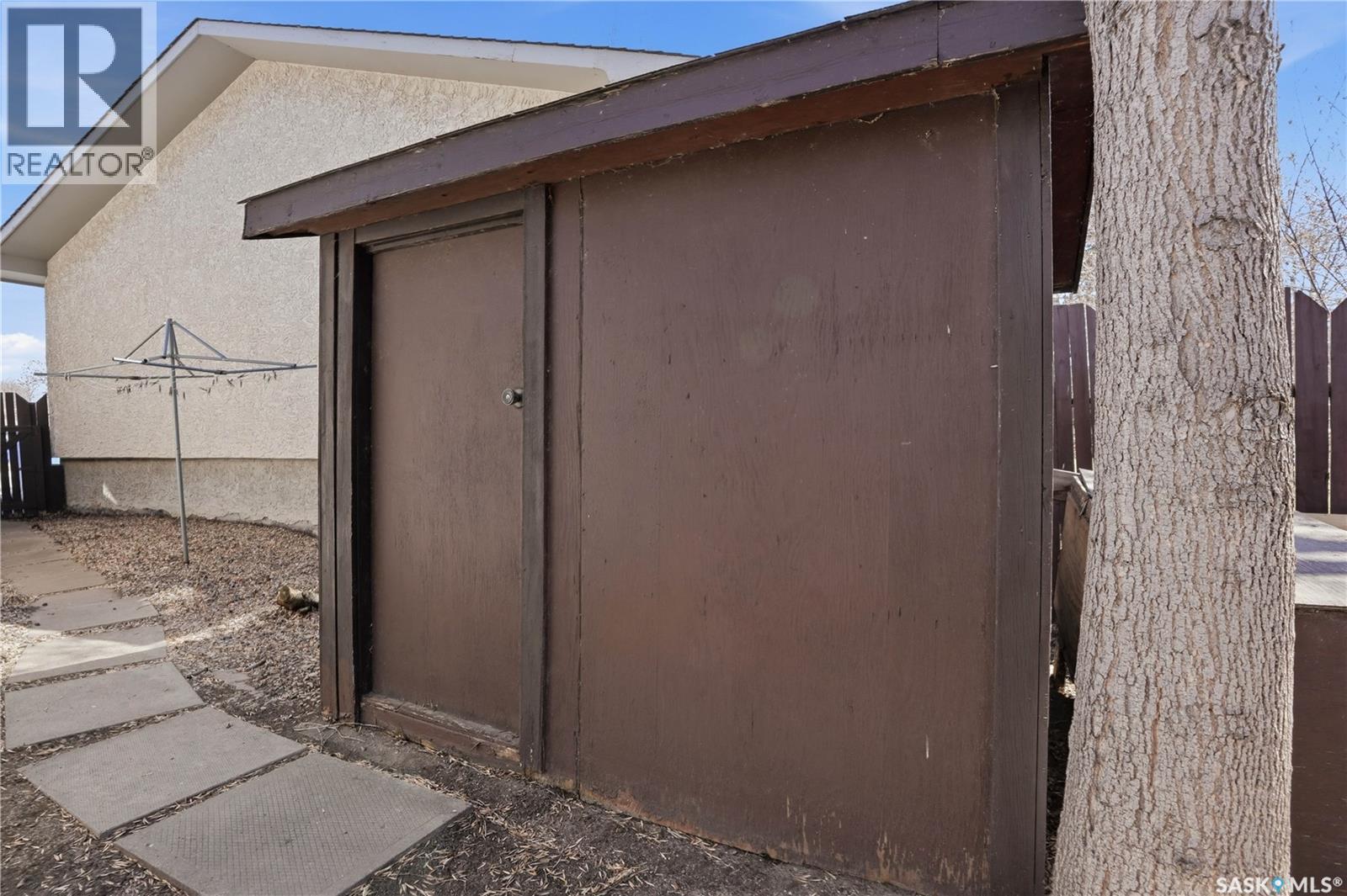 2835 More Crescent E, Regina, SK - Outdoor