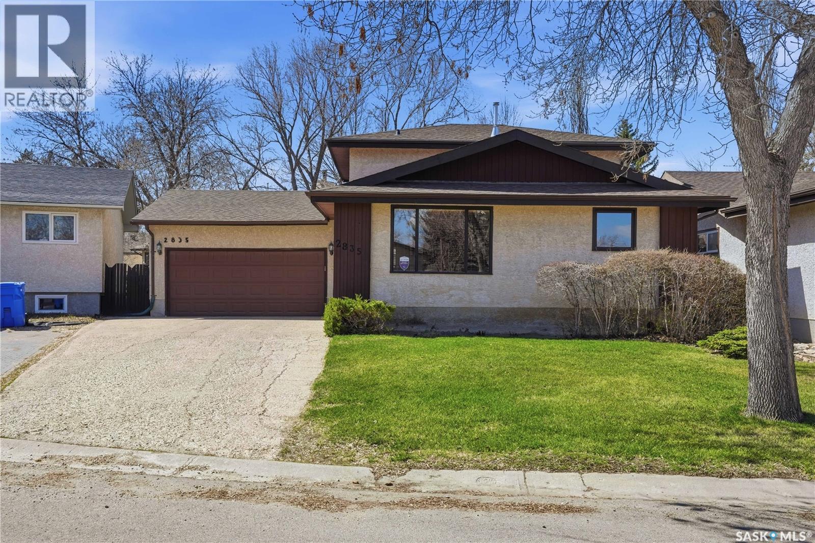 2835 More Crescent E, Regina, SK - Outdoor