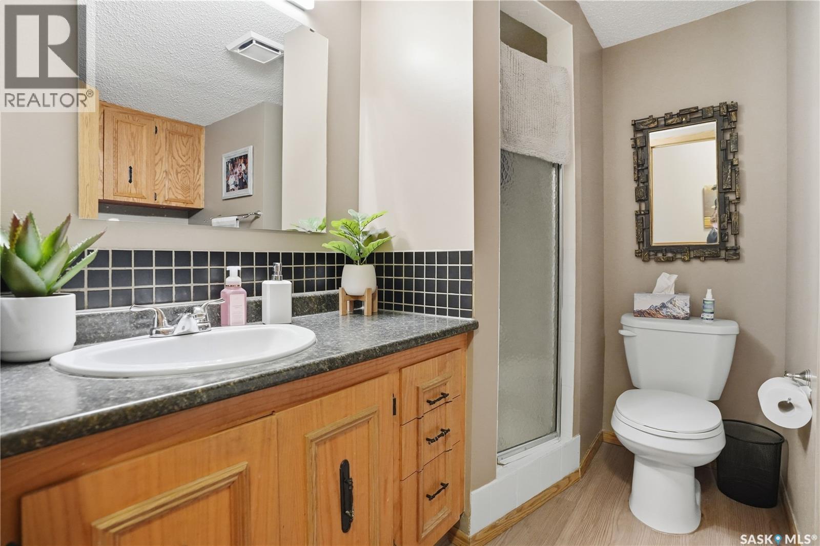 2835 More Crescent E, Regina, SK - Indoor Photo Showing Bathroom