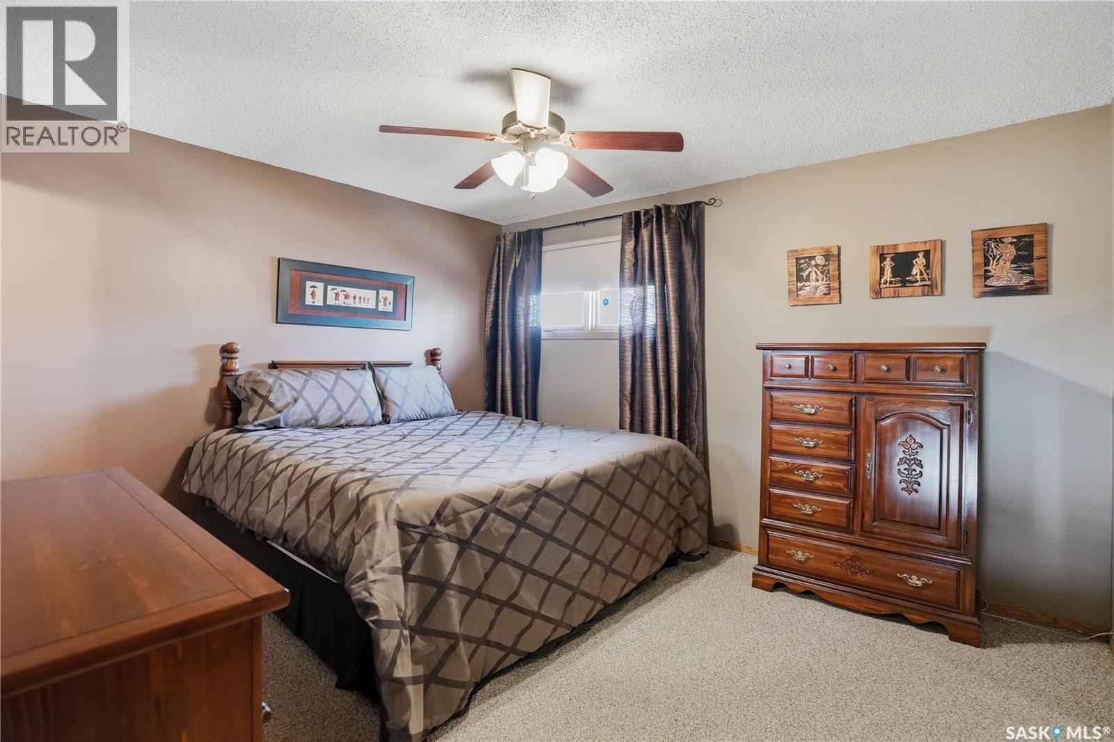 2835 More Crescent E, Regina, SK - Indoor Photo Showing Bedroom