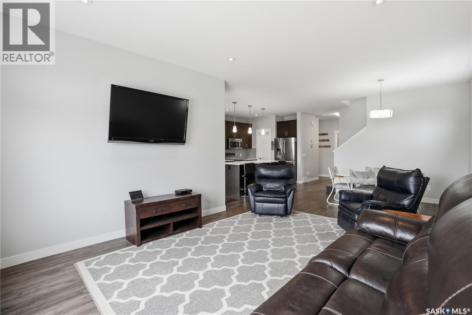 8806 Barootes Way, Regina, SK - Indoor Photo Showing Living Room