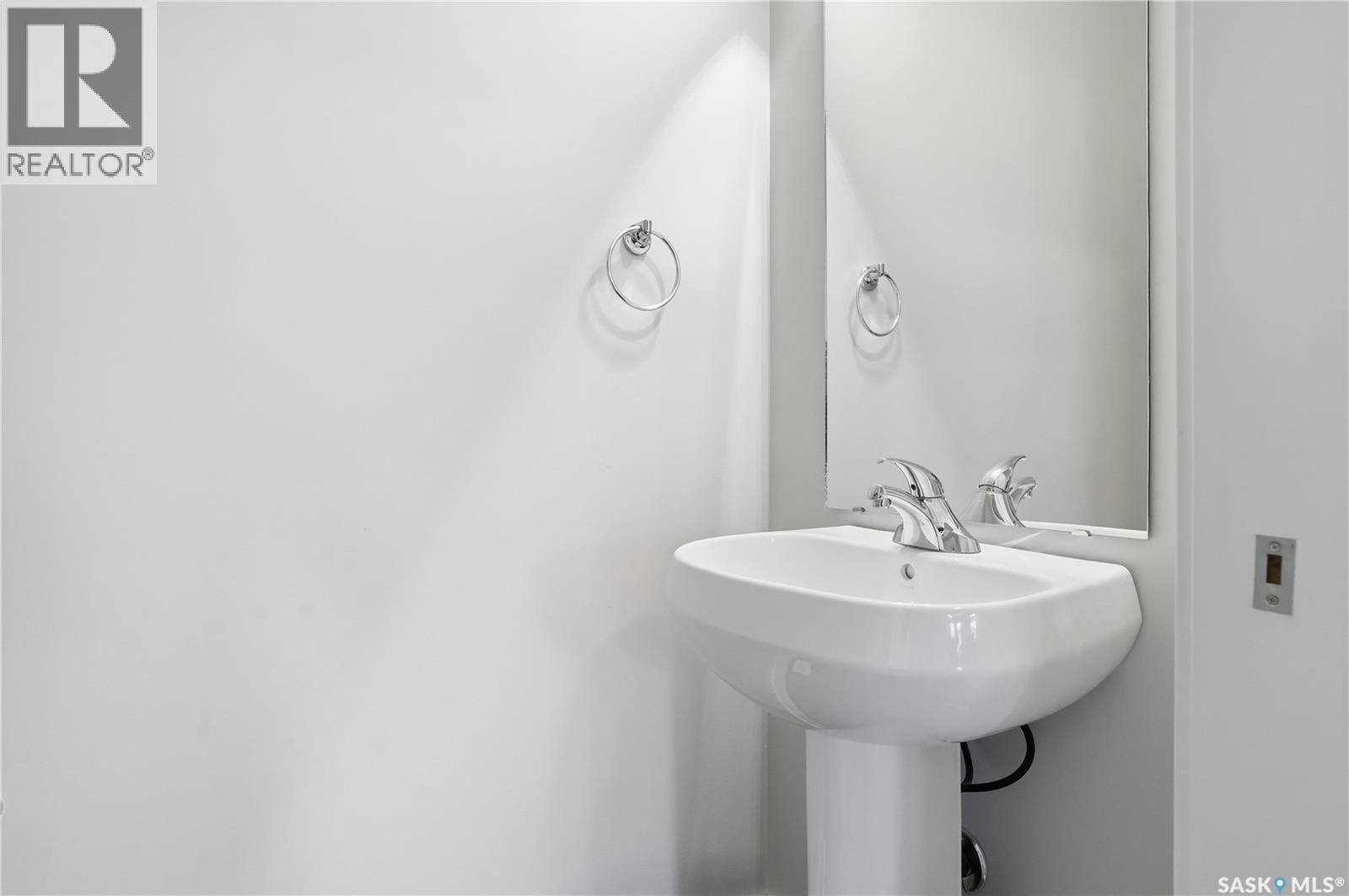 8806 Barootes Way, Regina, SK - Indoor Photo Showing Bathroom