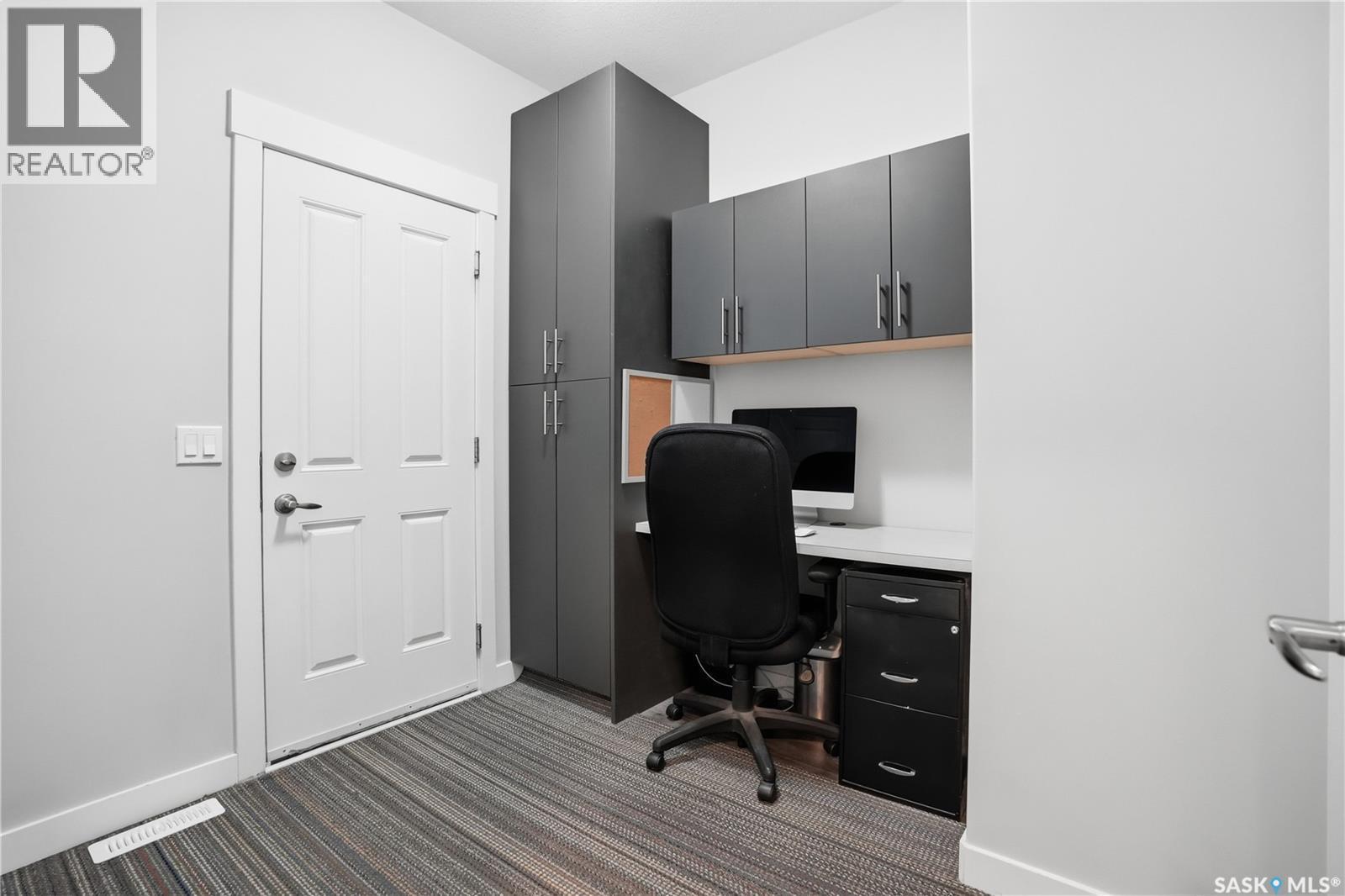 8806 Barootes Way, Regina, SK - Indoor Photo Showing Office