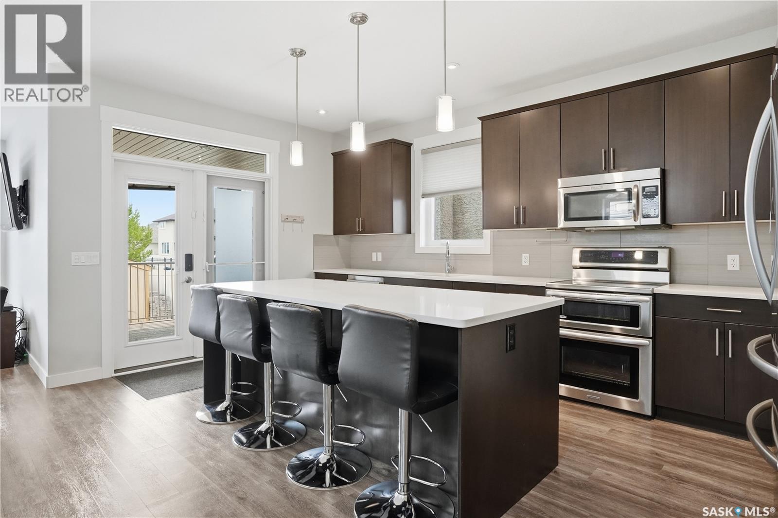 8806 Barootes Way, Regina, SK - Indoor Photo Showing Kitchen With Upgraded Kitchen