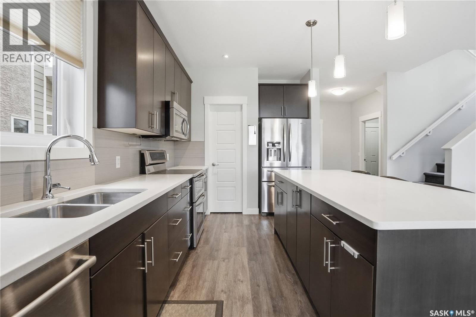 8806 Barootes Way, Regina, SK - Indoor Photo Showing Kitchen With Double Sink With Upgraded Kitchen