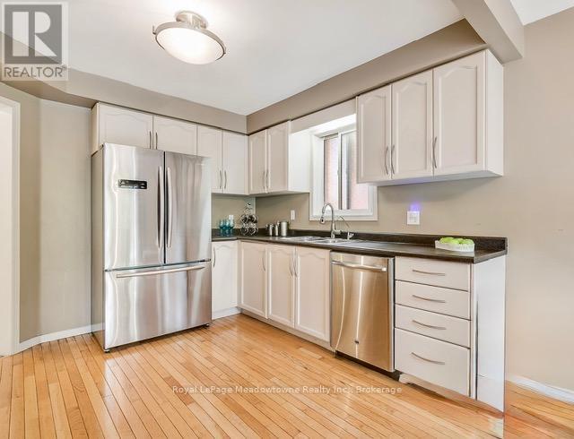 44 Corbett Street, Cambridge, ON - Indoor Photo Showing Kitchen