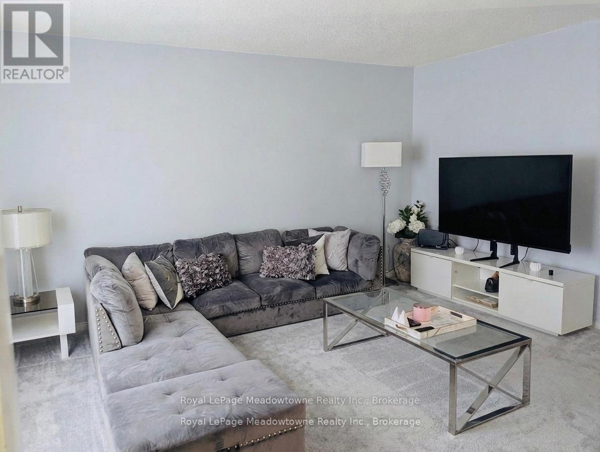 44 Corbett Street, Cambridge, ON - Indoor Photo Showing Living Room