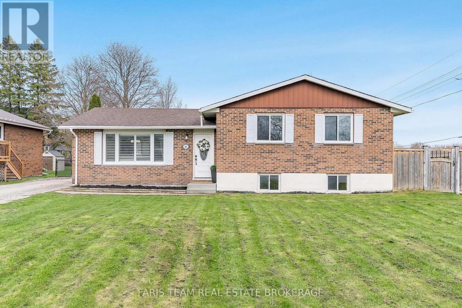 201 Christopher Street, Clearview, ON - Outdoor