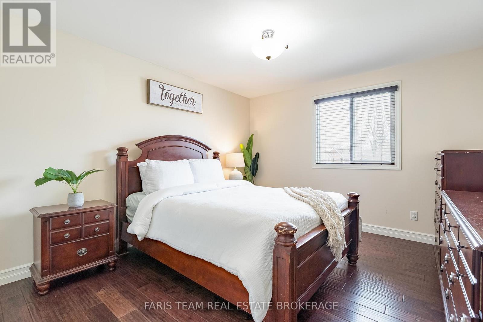 201 Christopher Street, Clearview, ON - Indoor Photo Showing Bedroom