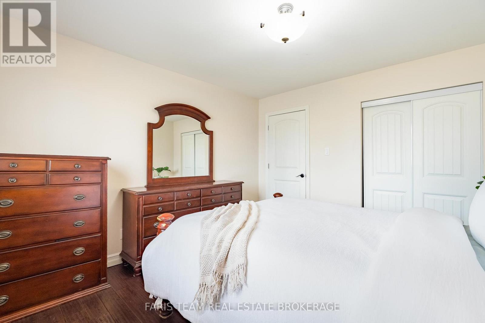 201 Christopher Street, Clearview, ON - Indoor Photo Showing Bedroom