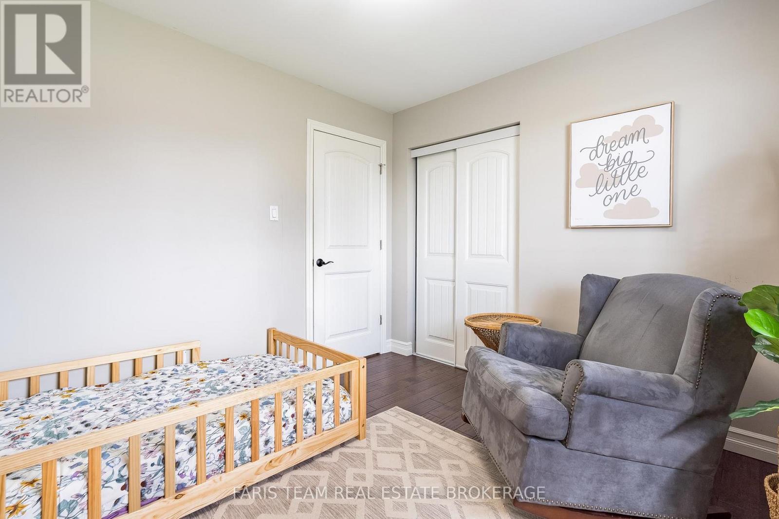 201 Christopher Street, Clearview, ON - Indoor Photo Showing Bedroom