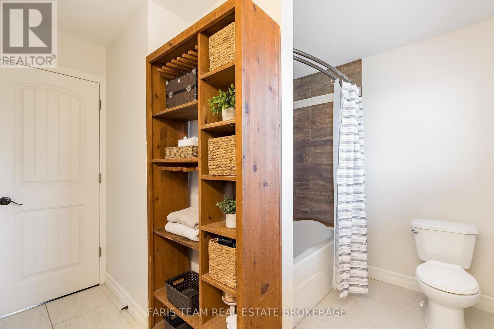 201 Christopher Street, Clearview, ON - Indoor Photo Showing Bathroom
