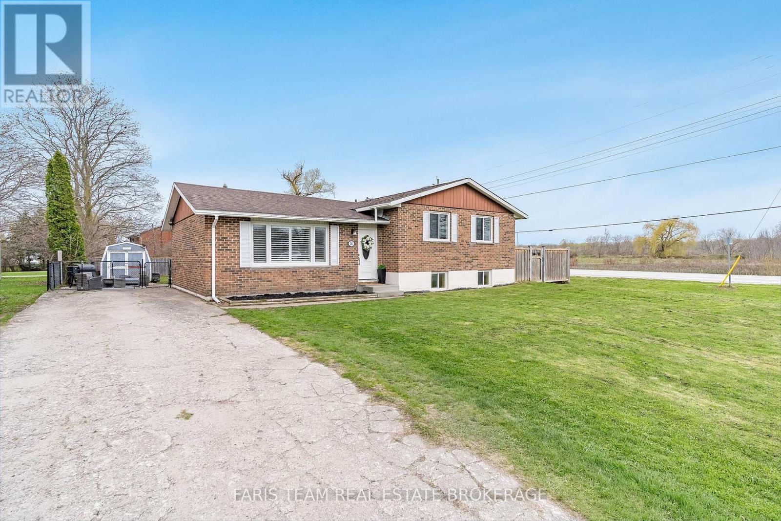201 Christopher Street, Clearview, ON - Outdoor