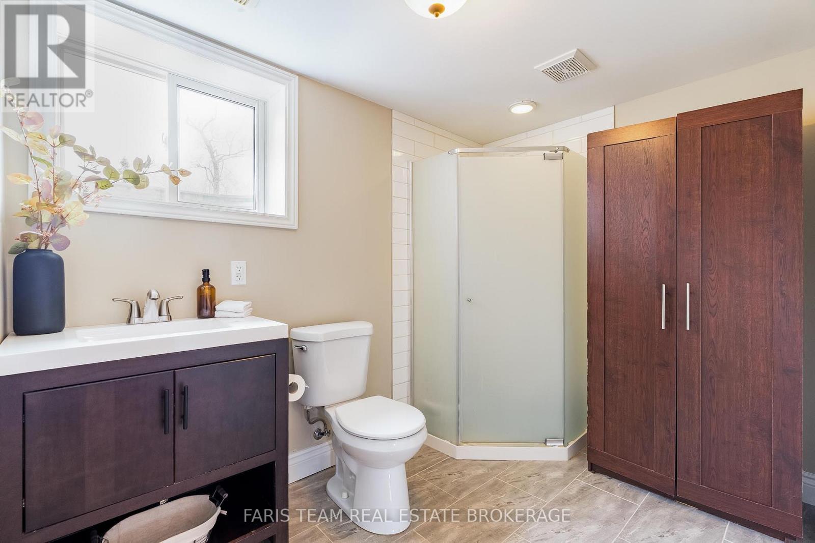201 Christopher Street, Clearview, ON - Indoor Photo Showing Bathroom