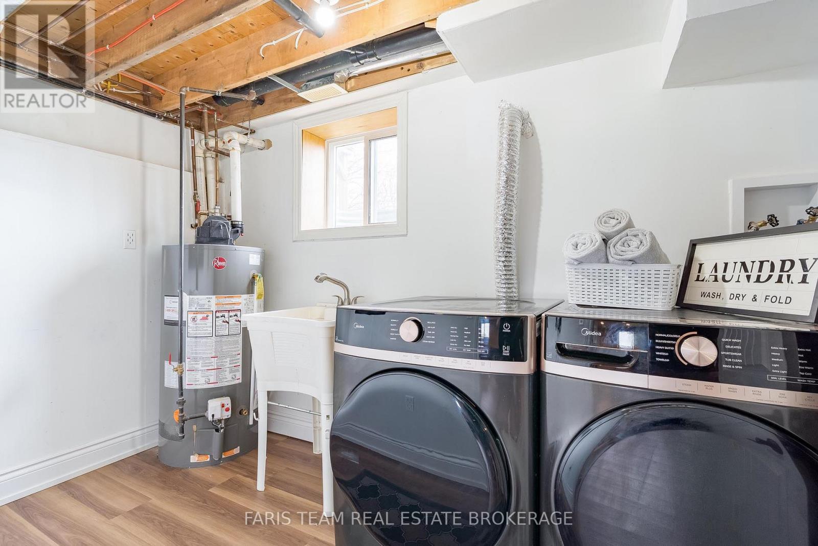 201 Christopher Street, Clearview, ON - Indoor Photo Showing Laundry Room