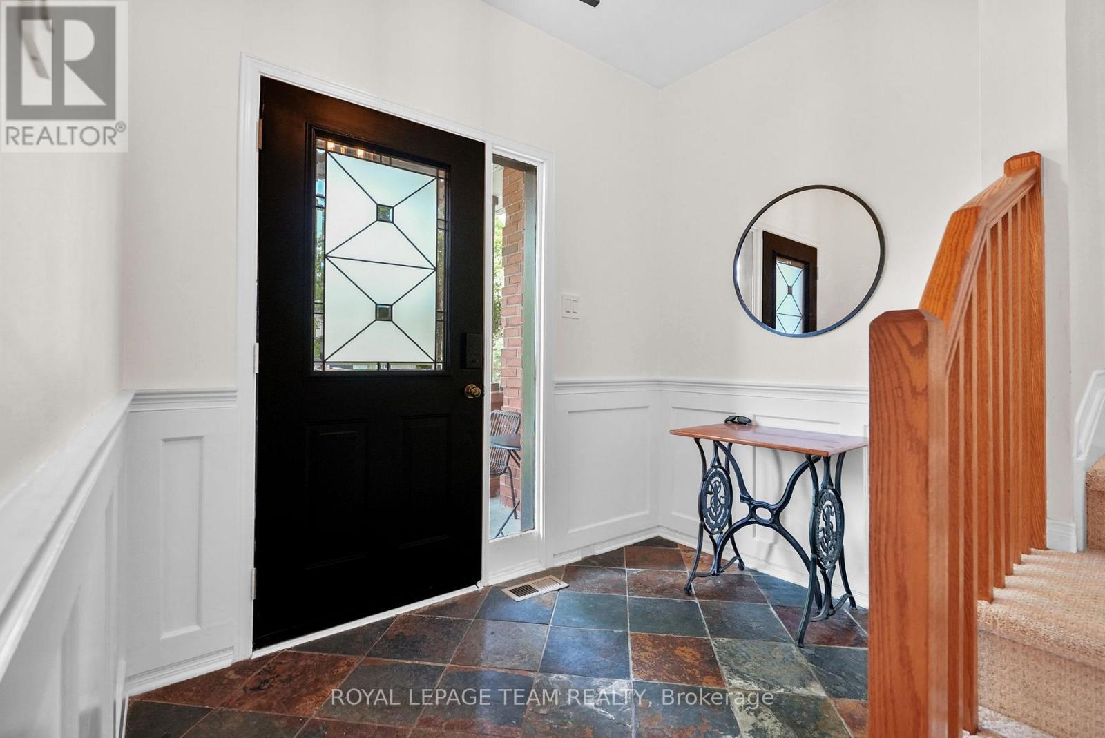 2122 Saunders Avenue, Ottawa, ON - Indoor Photo Showing Other Room