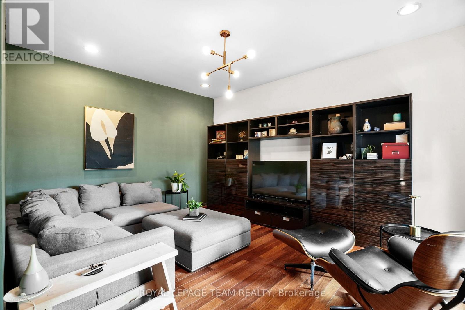 2122 Saunders Avenue, Ottawa, ON - Indoor