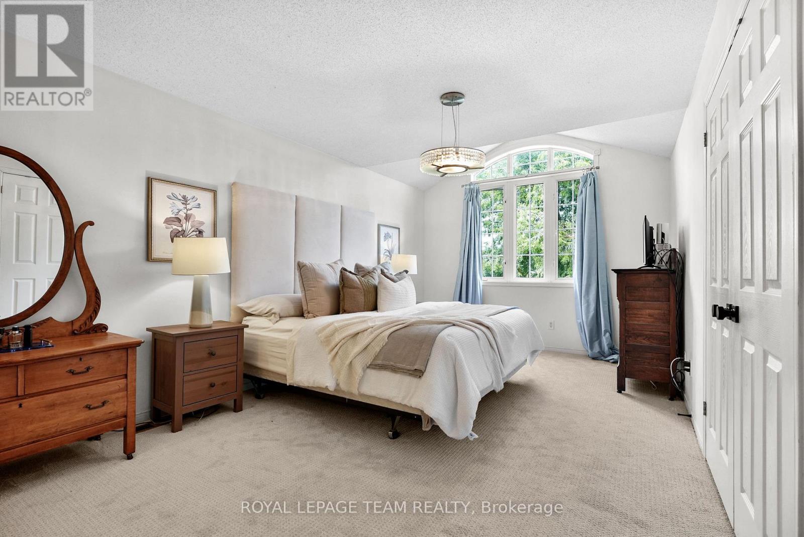 2122 Saunders Avenue, Ottawa, ON - Indoor Photo Showing Bedroom