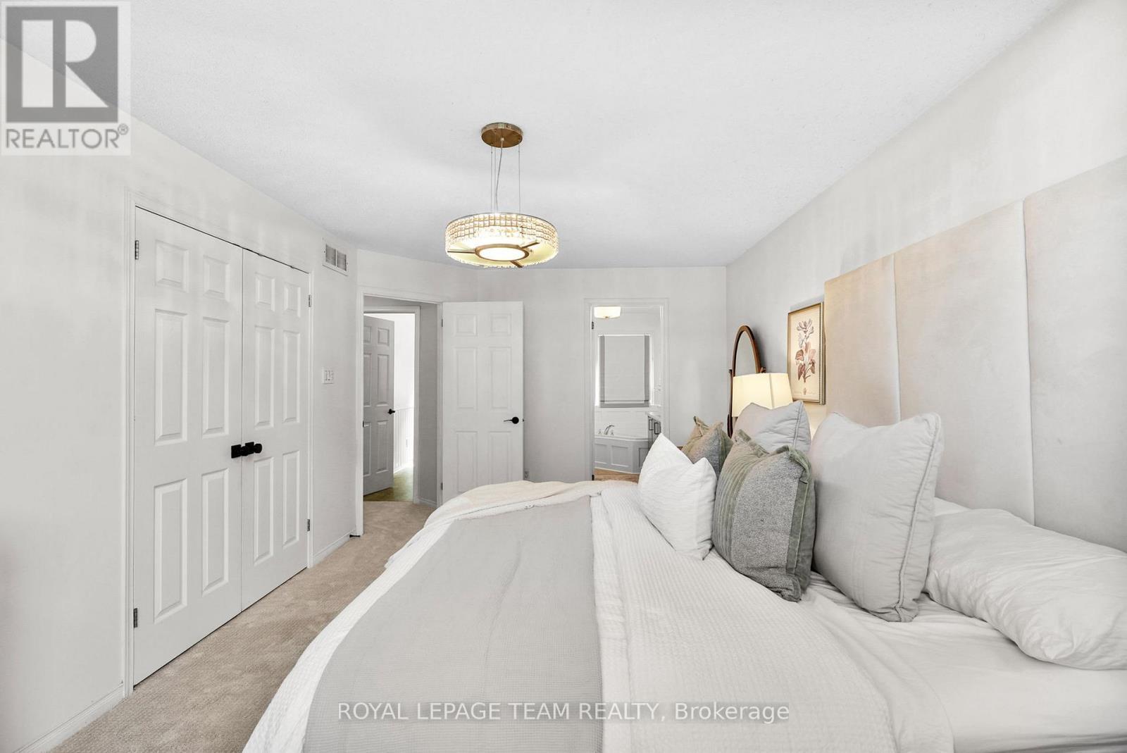 2122 Saunders Avenue, Ottawa, ON - Indoor Photo Showing Bedroom