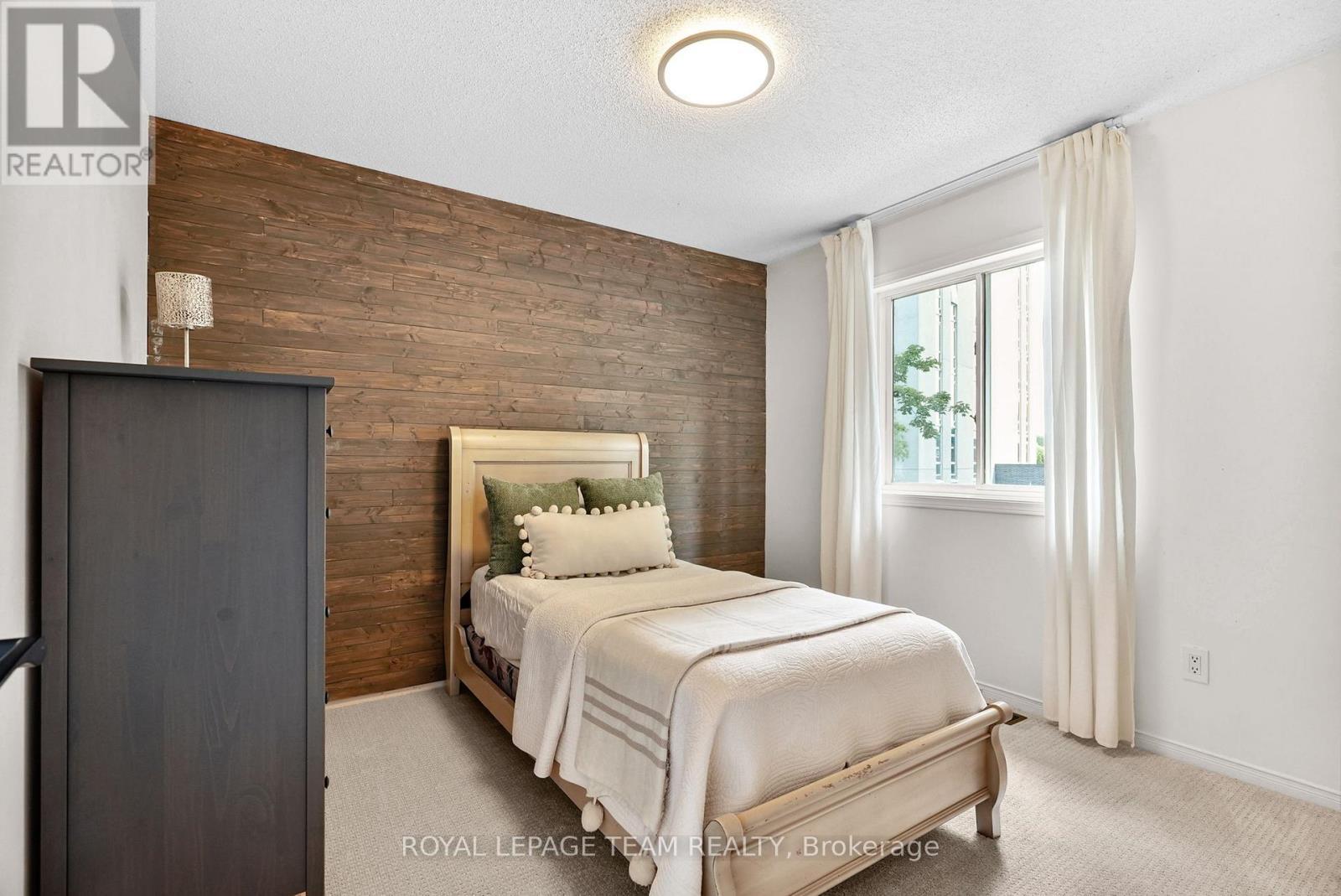 2122 Saunders Avenue, Ottawa, ON - Indoor Photo Showing Bedroom