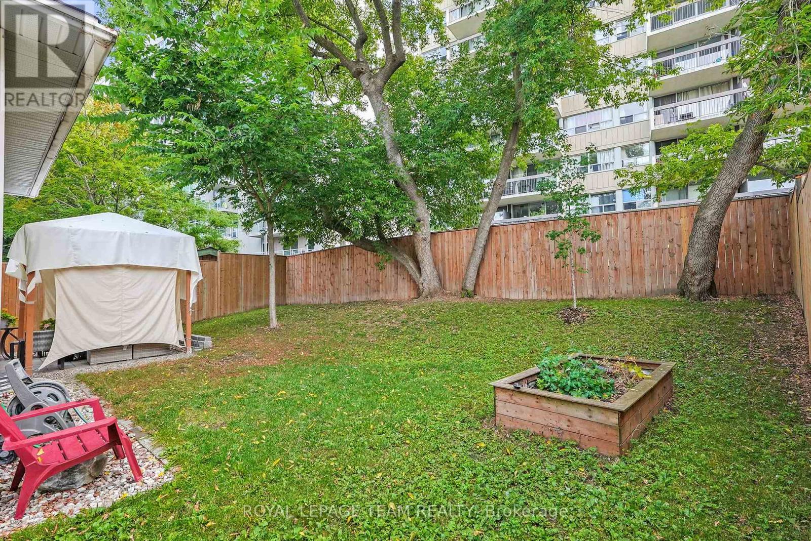 2122 Saunders Avenue, Ottawa, ON - Outdoor
