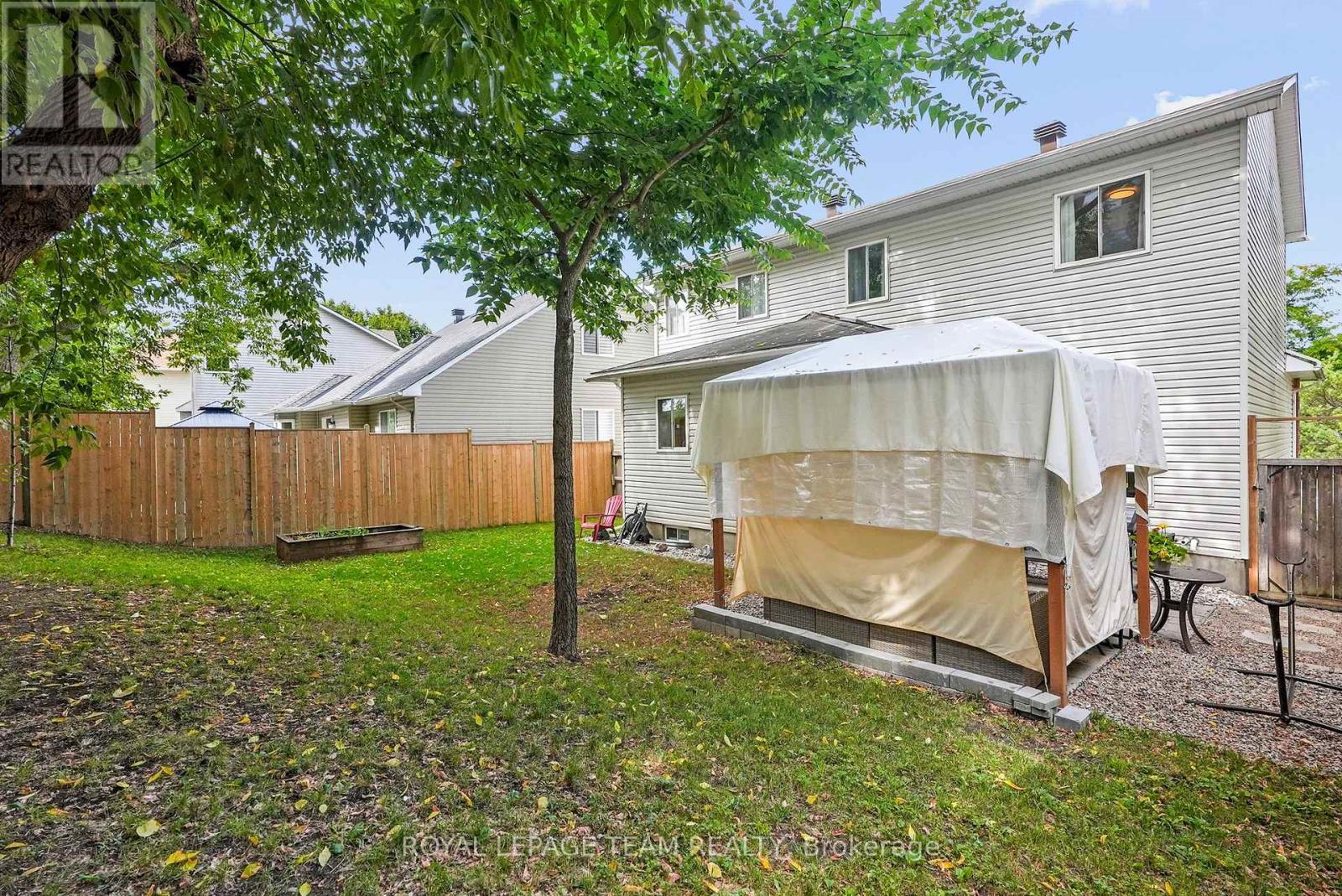 2122 Saunders Avenue, Ottawa, ON - Outdoor