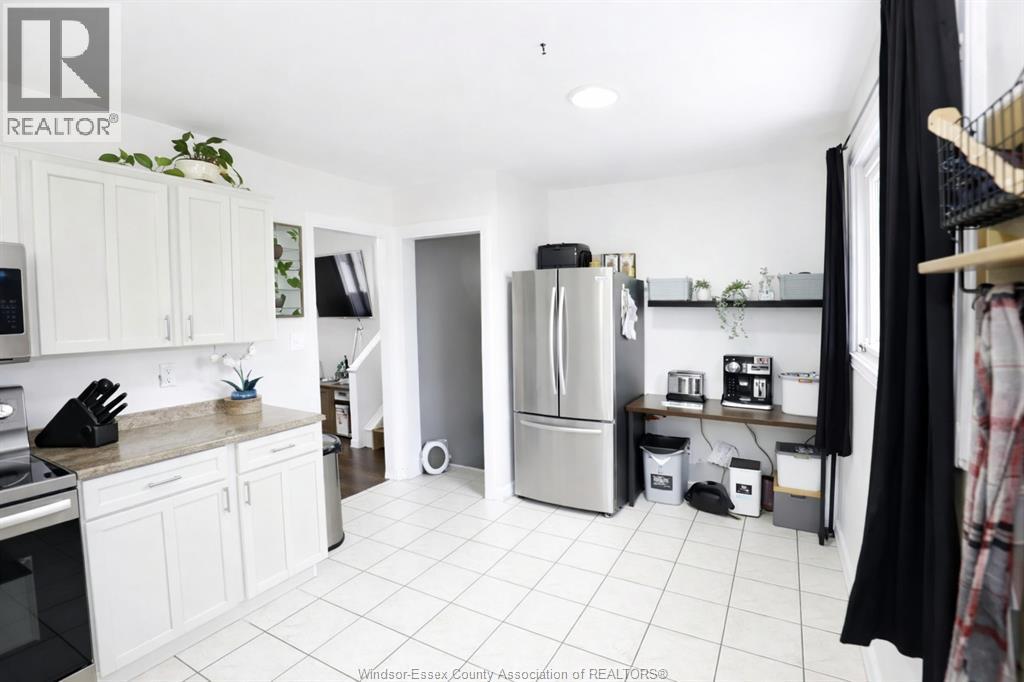 2935 Rivard, Windsor, ON - Indoor Photo Showing Kitchen