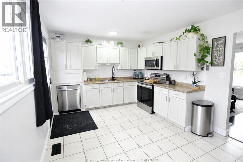 2935 Rivard, Windsor, ON - Indoor Photo Showing Kitchen With Double Sink