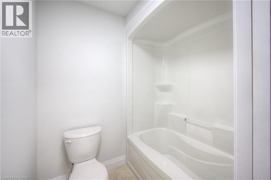 264 Blair Road Unit# 3, Cambridge, ON - Indoor Photo Showing Bathroom
