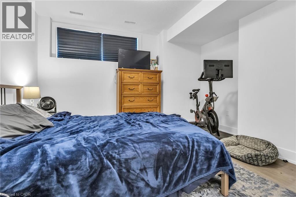 99 Roger Street Unit# 43, Waterloo, ON - Indoor Photo Showing Bedroom