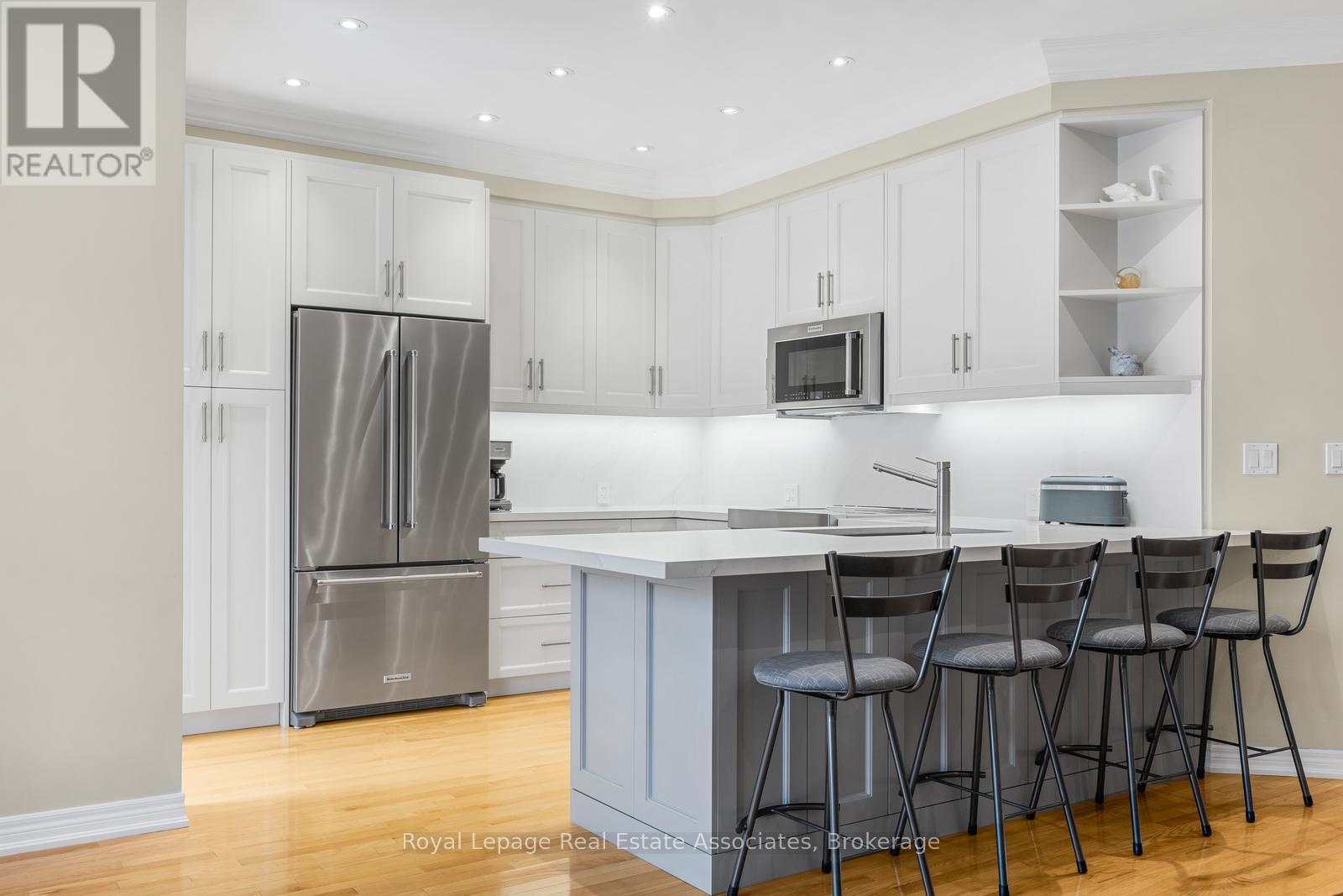 3467 Eglinton Avenue W, Mississauga, ON - Indoor Photo Showing Kitchen With Upgraded Kitchen
