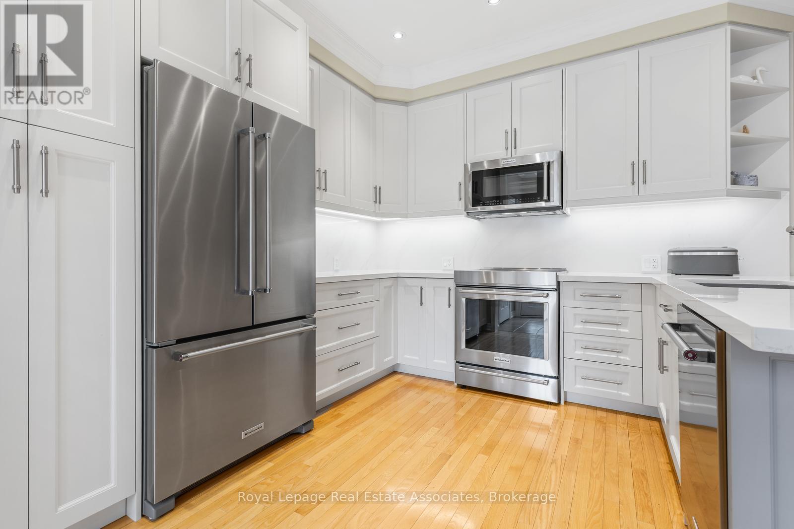 3467 Eglinton Avenue W, Mississauga, ON - Indoor Photo Showing Kitchen With Stainless Steel Kitchen With Upgraded Kitchen