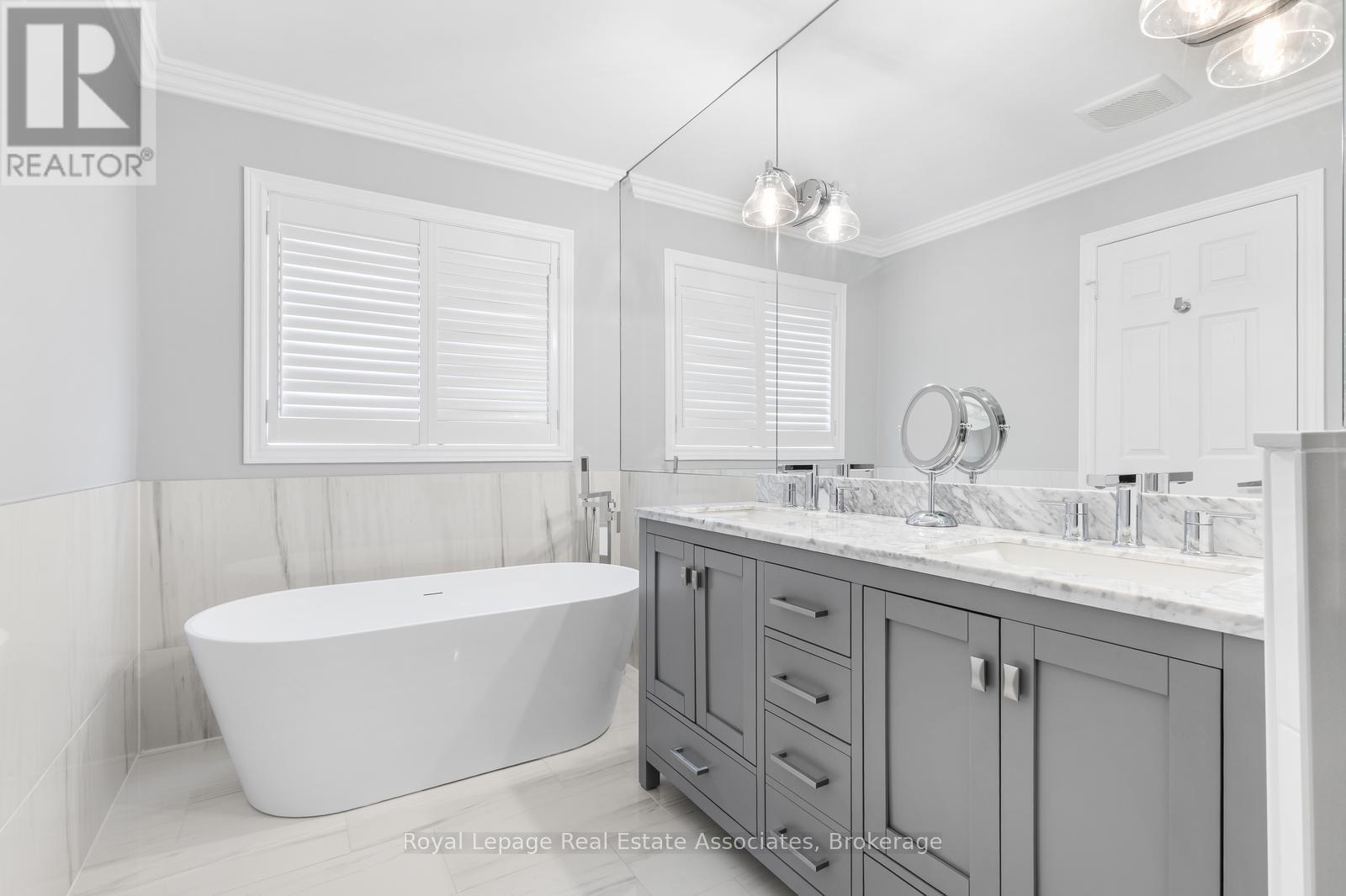 3467 Eglinton Avenue W, Mississauga, ON - Indoor Photo Showing Bathroom