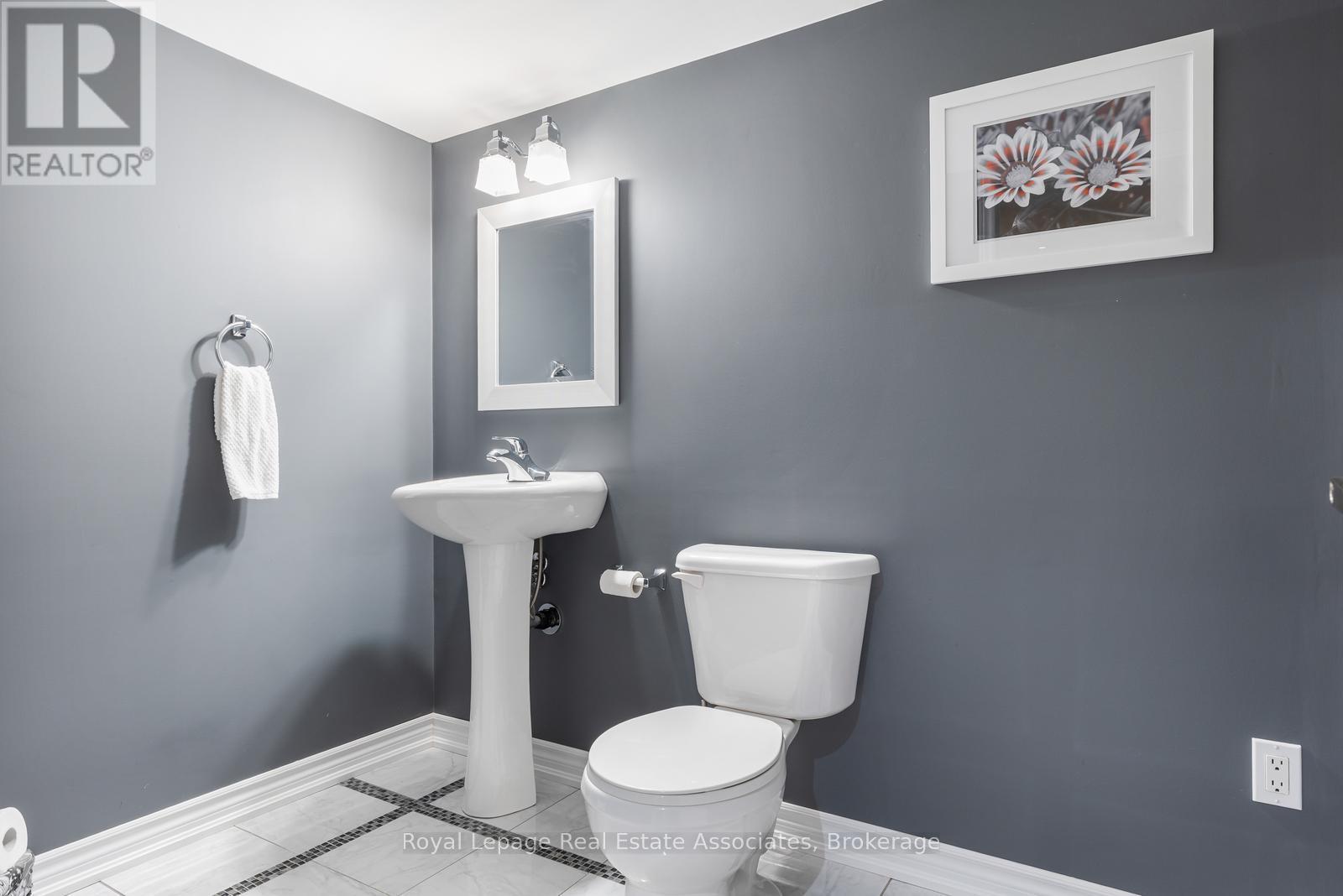 3467 Eglinton Avenue W, Mississauga, ON - Indoor Photo Showing Bathroom