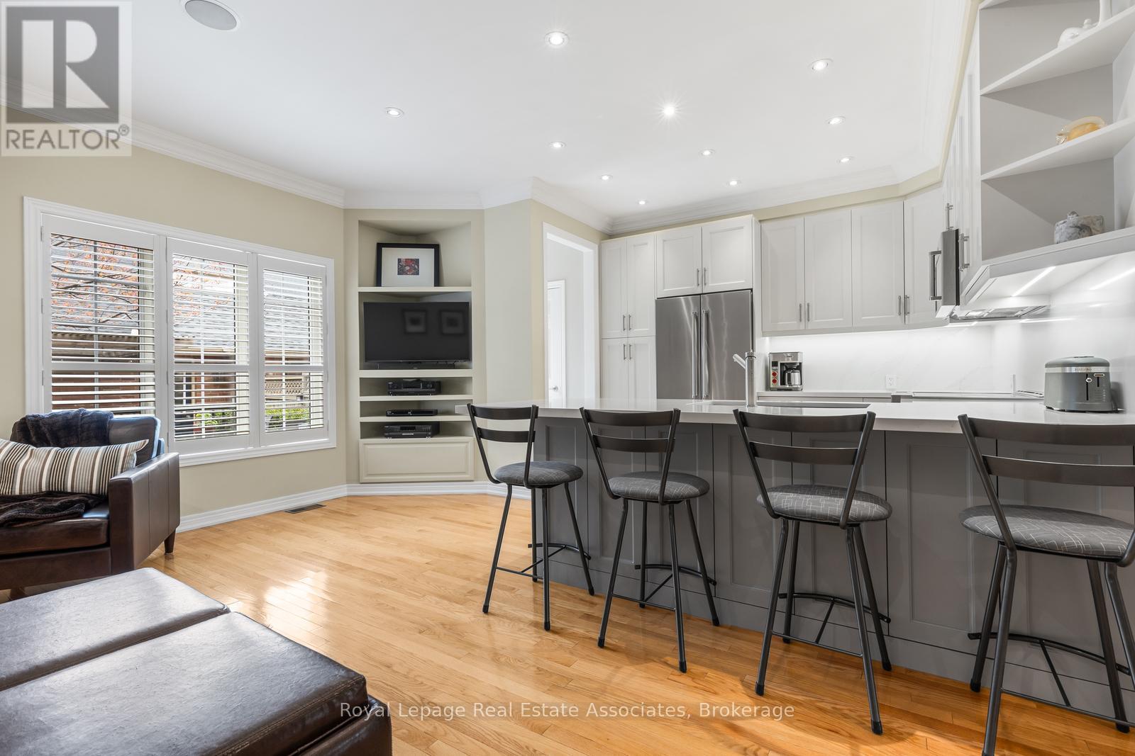 3467 Eglinton Avenue W, Mississauga, ON - Indoor Photo Showing Kitchen With Upgraded Kitchen