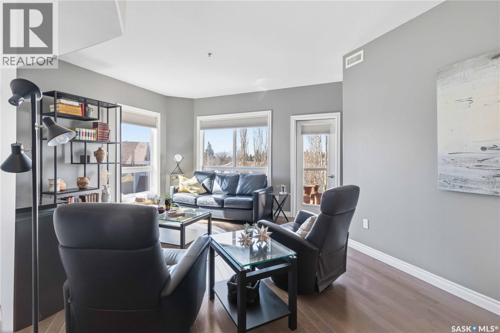 204 227 Pinehouse Drive, Saskatoon, SK - Indoor Photo Showing Living Room