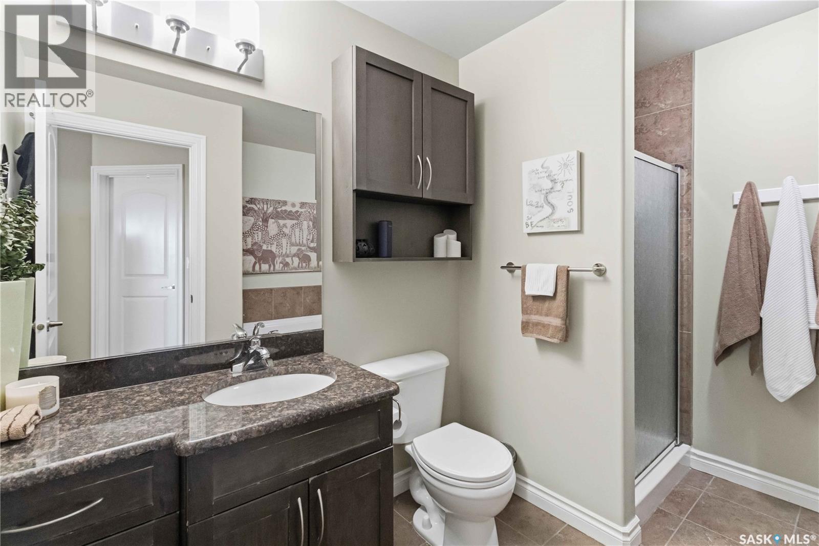 204 227 Pinehouse Drive, Saskatoon, SK - Indoor Photo Showing Bathroom
