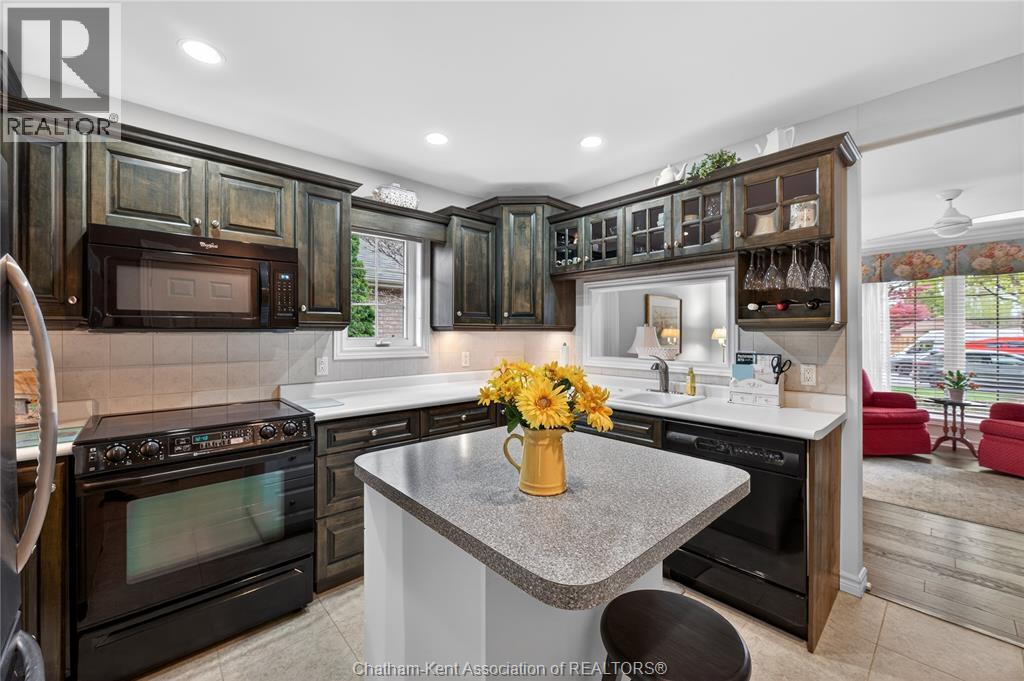 36 Henry O'Way ..., Chatham, ON - Indoor Photo Showing Kitchen