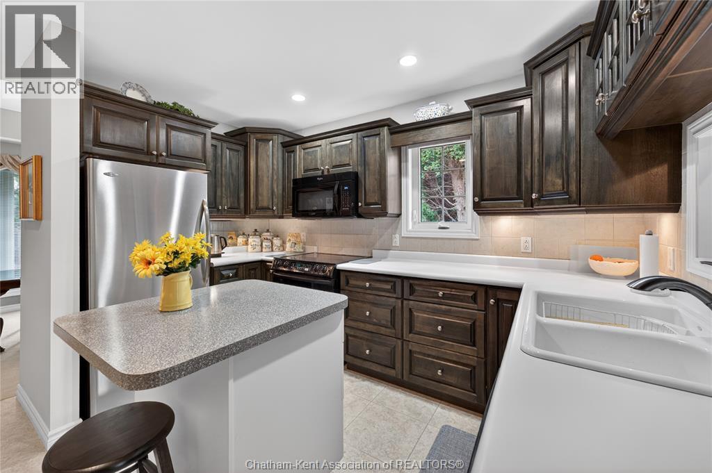 36 Henry O'Way ..., Chatham, ON - Indoor Photo Showing Kitchen