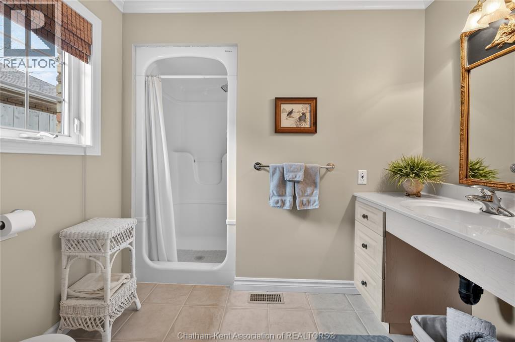 36 Henry O'Way ..., Chatham, ON - Indoor Photo Showing Bathroom