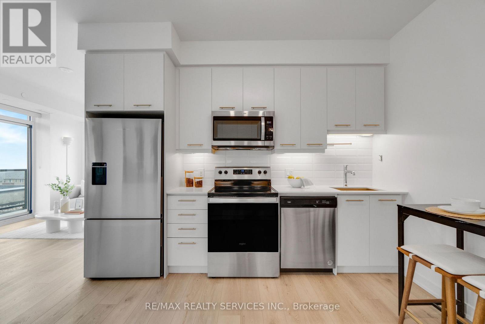 505 - 385 Winston Road, Grimsby, ON - Indoor Photo Showing Kitchen With Stainless Steel Kitchen With Upgraded Kitchen