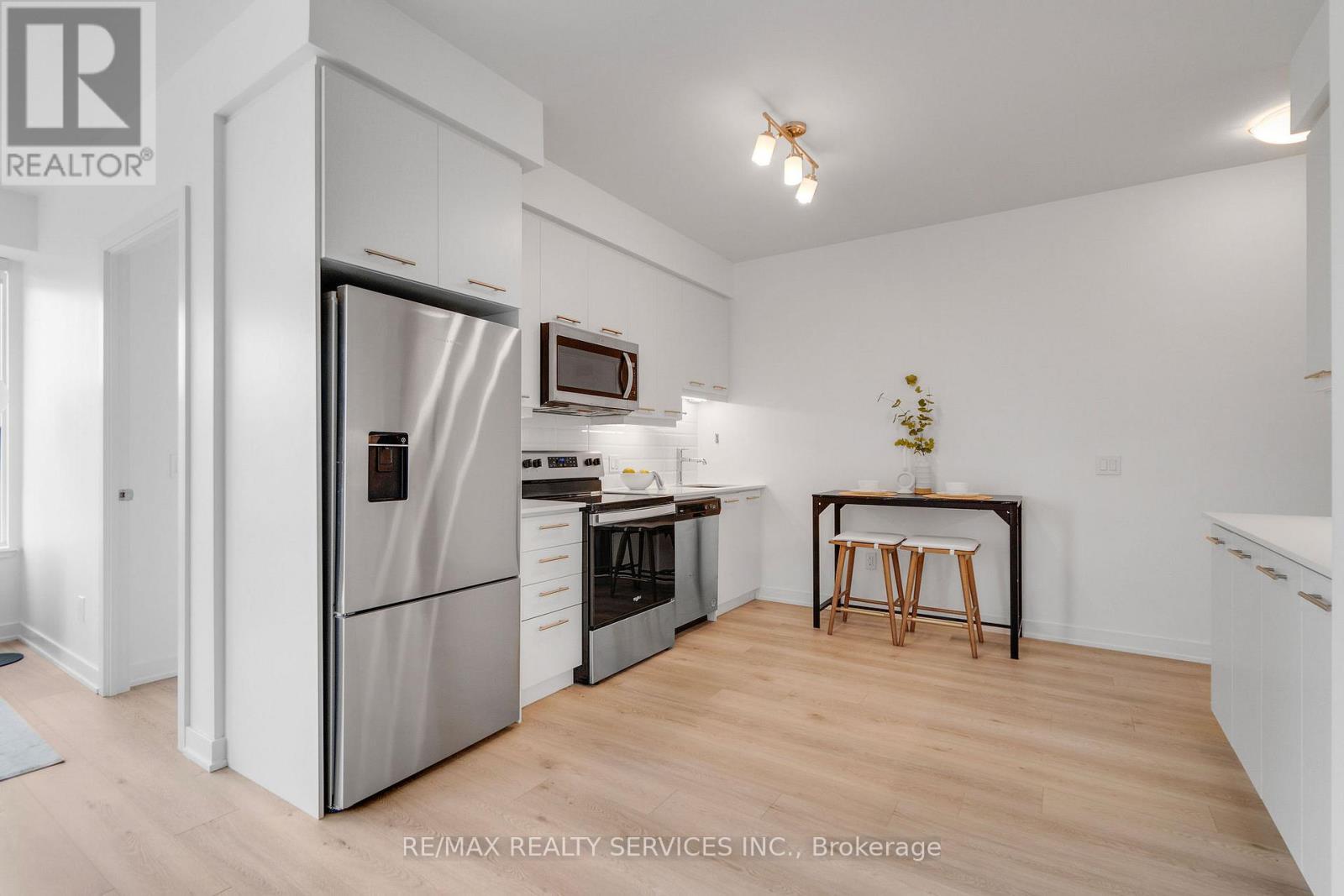 505 - 385 Winston Road, Grimsby, ON - Indoor Photo Showing Kitchen With Stainless Steel Kitchen