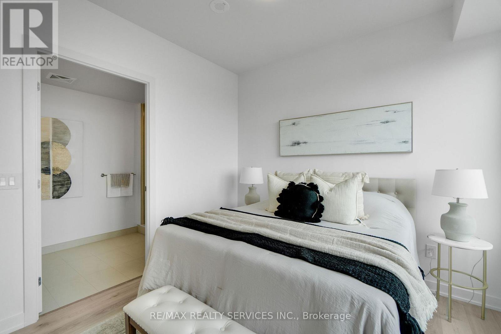 505 - 385 Winston Road, Grimsby, ON - Indoor Photo Showing Bedroom